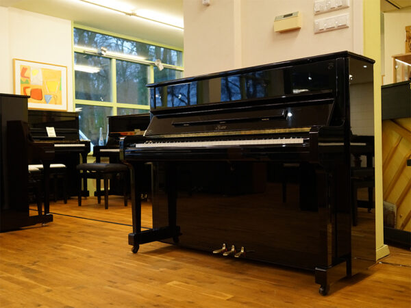 Boston UP118 II (by Steinway & Sons)